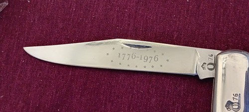 Vintage Queen Salutes USA Bicentennial 1776-1976 Pocket Knife in Wood Display - Picture 4 of 6