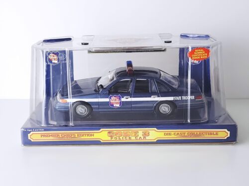 Code 3 - Wisconsin - Ford Crown Victoria State Patrol Car - 1:24 Diecast - Picture 1 of 11