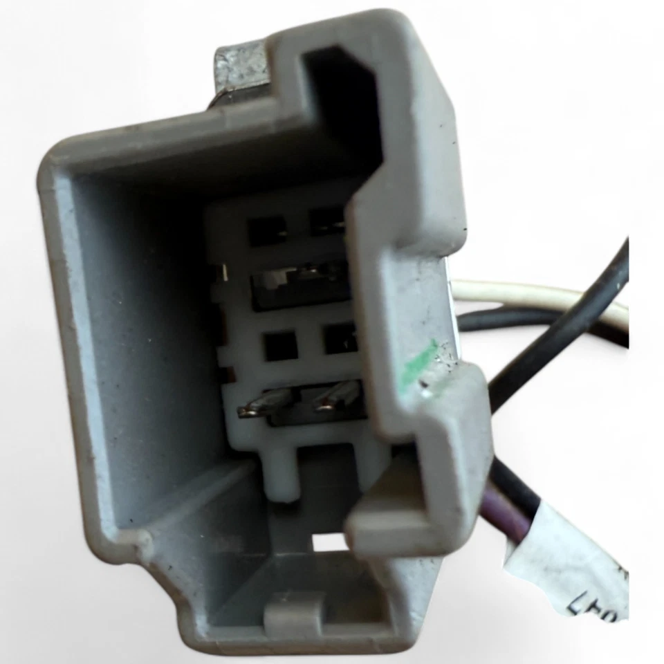 2017-2018 Malibu Trunk Lid Tail Light Wiring Harness 00136647 - Image 4 of 4