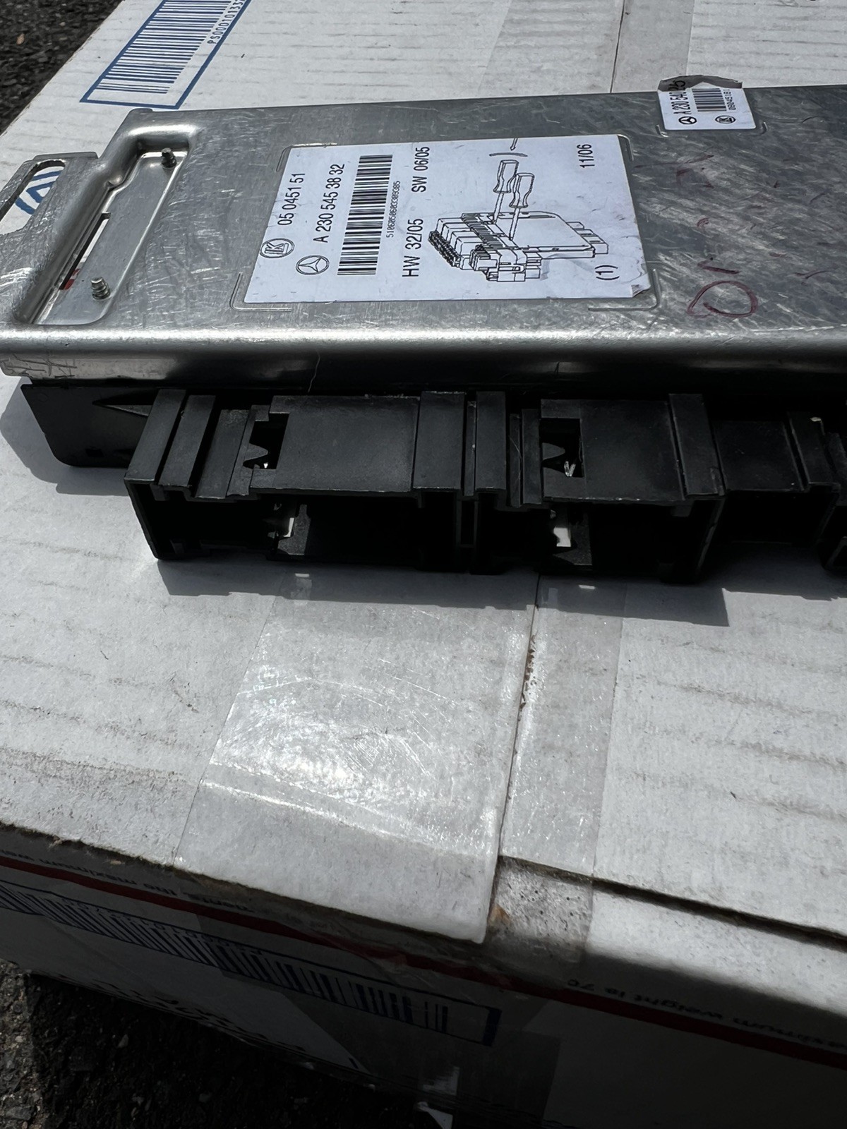 03-12 Mercedes R230 SL500 SL55 AMG Front Left SAM Fuse Box Control Module OEM