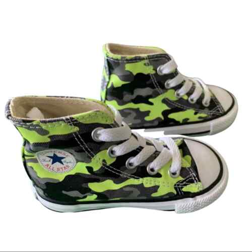 Converse Chuck Taylor Camouflage Toddler High Tops Size 5 NEW - Foto 1 di 4