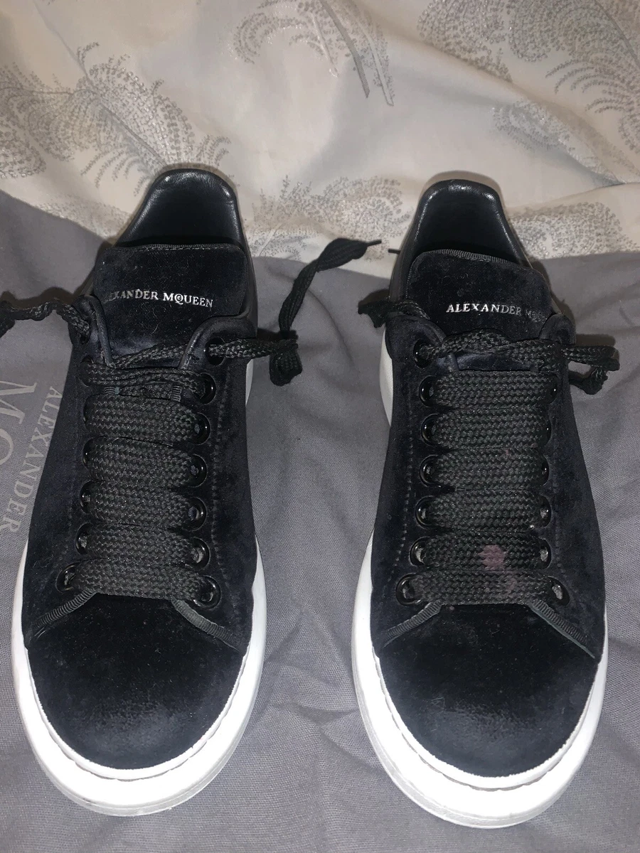 Size 3 deals alexander mcqueen's