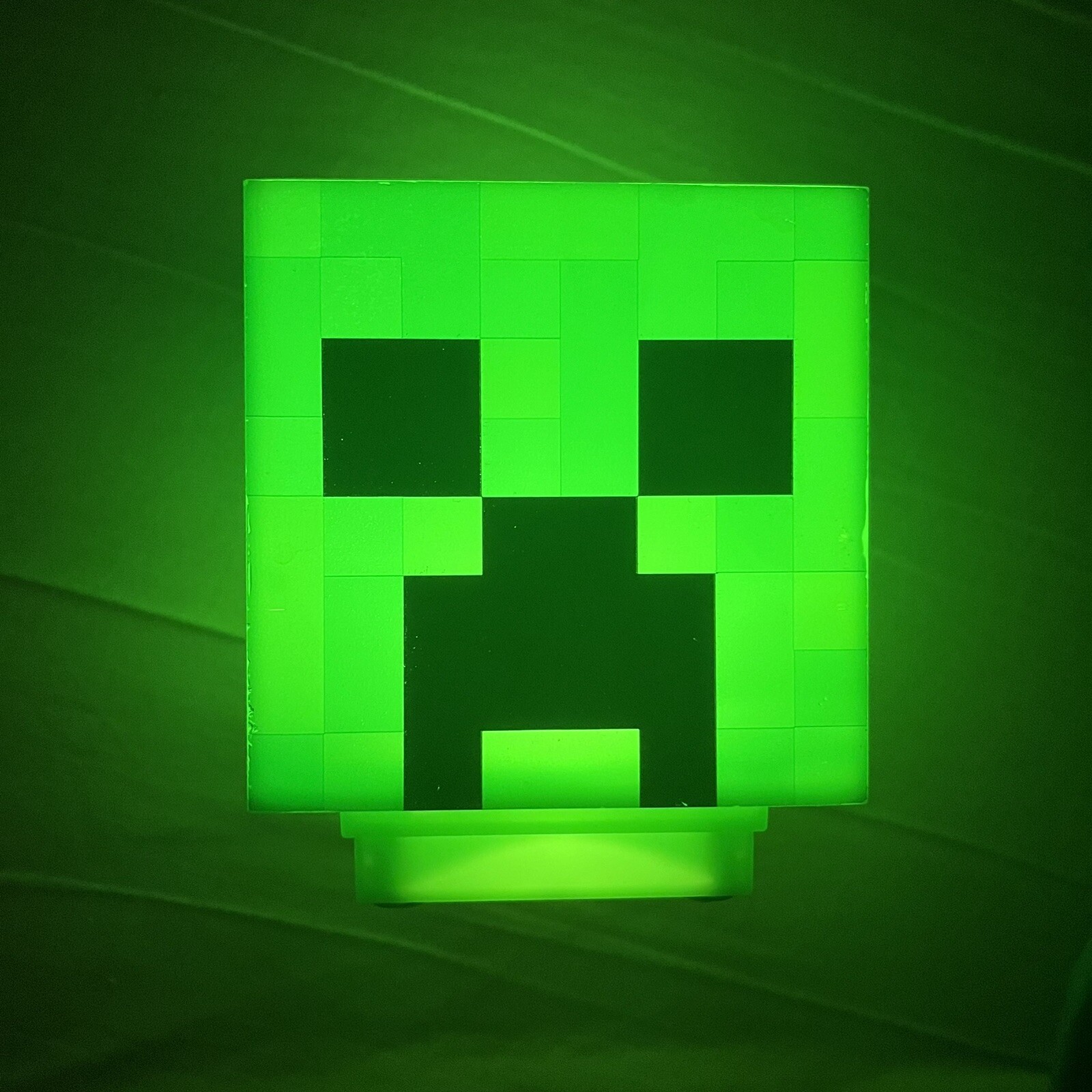 Paladone Minecraft Creeper Light with Official Creeper Sounds, Battery Powered