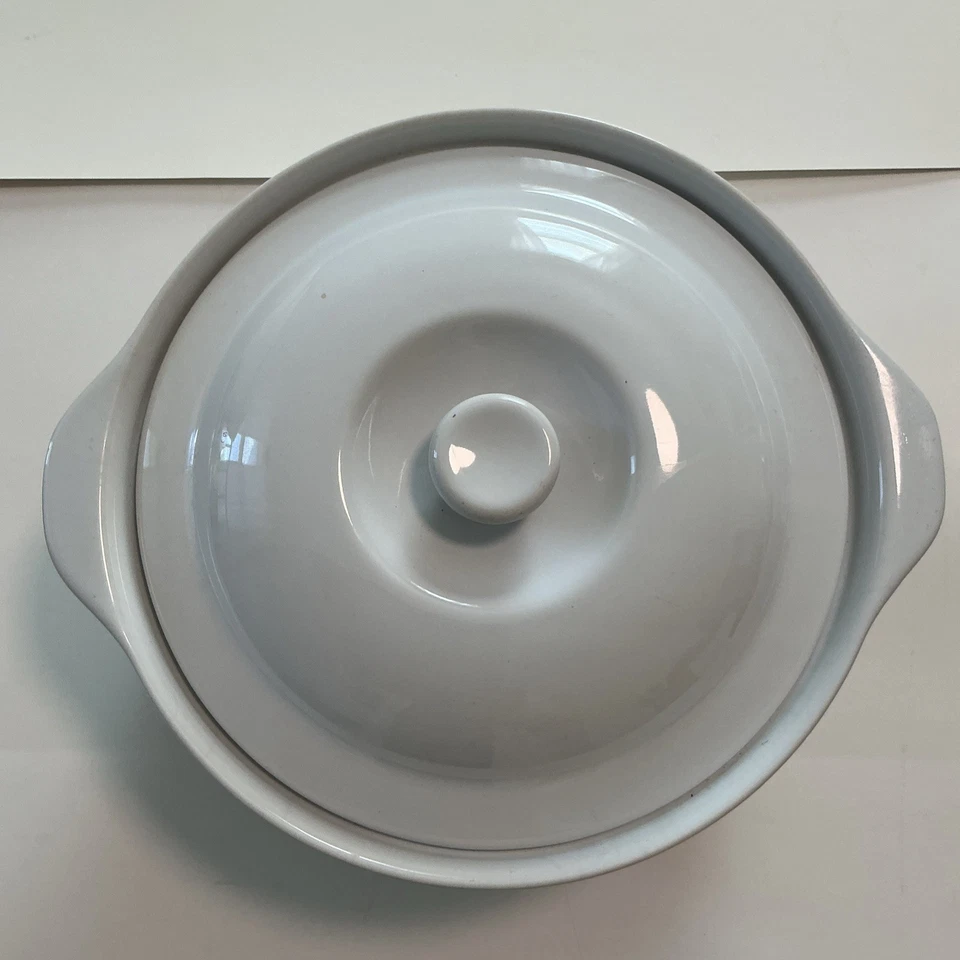 White Essential home casserole bowl with lid microwave and dishwasher safe - Image 2 of 4