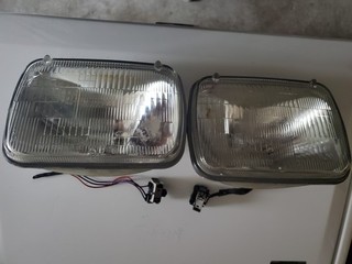 Jeep Cherokee XJ 84 01 OEM Truck Headlight Halogen Sealed Wagner H6054 7x6 5x7