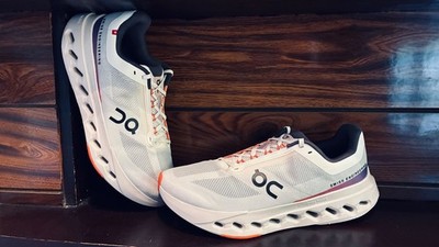 Mens 10 On Cloudsurfer Next White Flame Running Shoes 02 Cloud Surfer (WORN 1X)