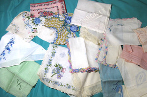 18 VINTAGE Hankies Cutter Craft FLAWS PRINT CROCHET EMBROIDERY HANDKERCHIEF LOT