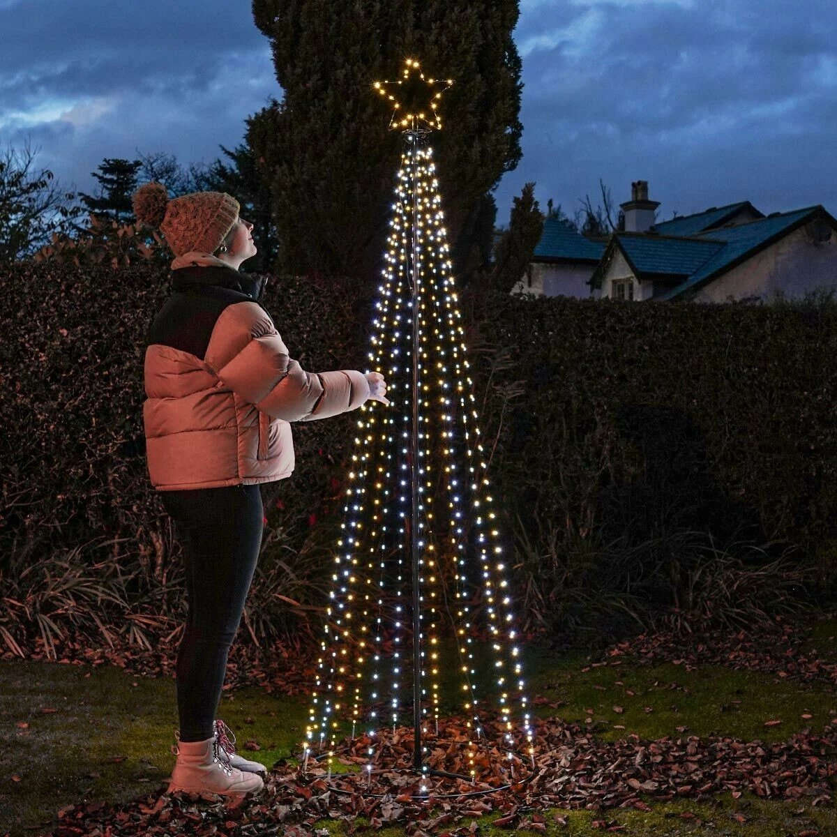 7ft LED Blk Pin Wire Pyramid Tree Star Maypole Tree Christmas White Lights 2.1m