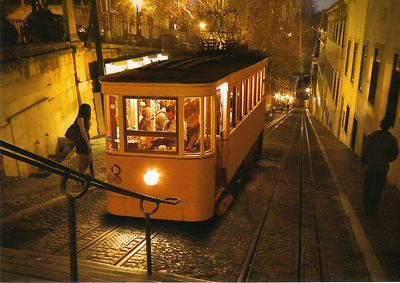 Ansichtskarte: Standseilbahn Lissabon - Elevator da Gloria am Abend