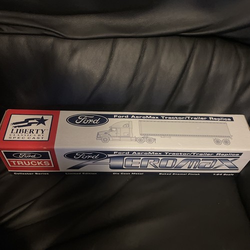 FORD AEROMAX TRACTOR/TRAILER REPLICA DIE CAST METAL 1:64 SCALE, TNT RED STAR - Picture 2 of 3
