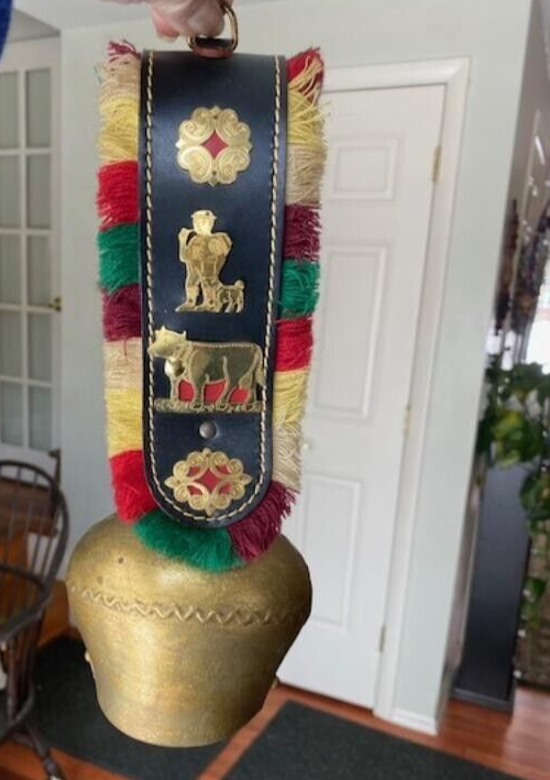 スイス アッペンツェル地方 カウベル 大□真鍮 本革 鐘 牛 民芸品 板金