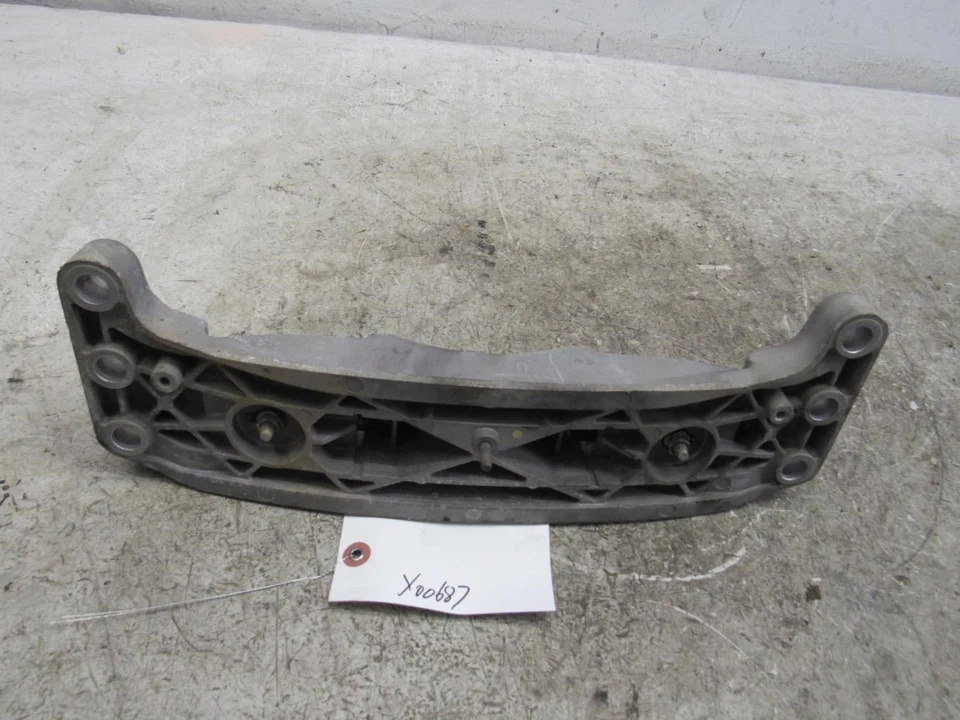 2014 Hyundai genesis sedan v8 transmission mount crossmember bracket support OEM - Imagem 4 de 4