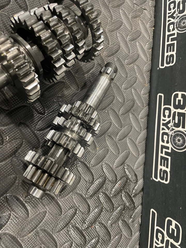 Suzuki RM85 RM 85 2009 OEM transmisión motor tranny montaje engranajes Foto 4 de 4