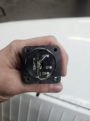 Beechcraft Flap Gauge 50-384001-33 (1160)