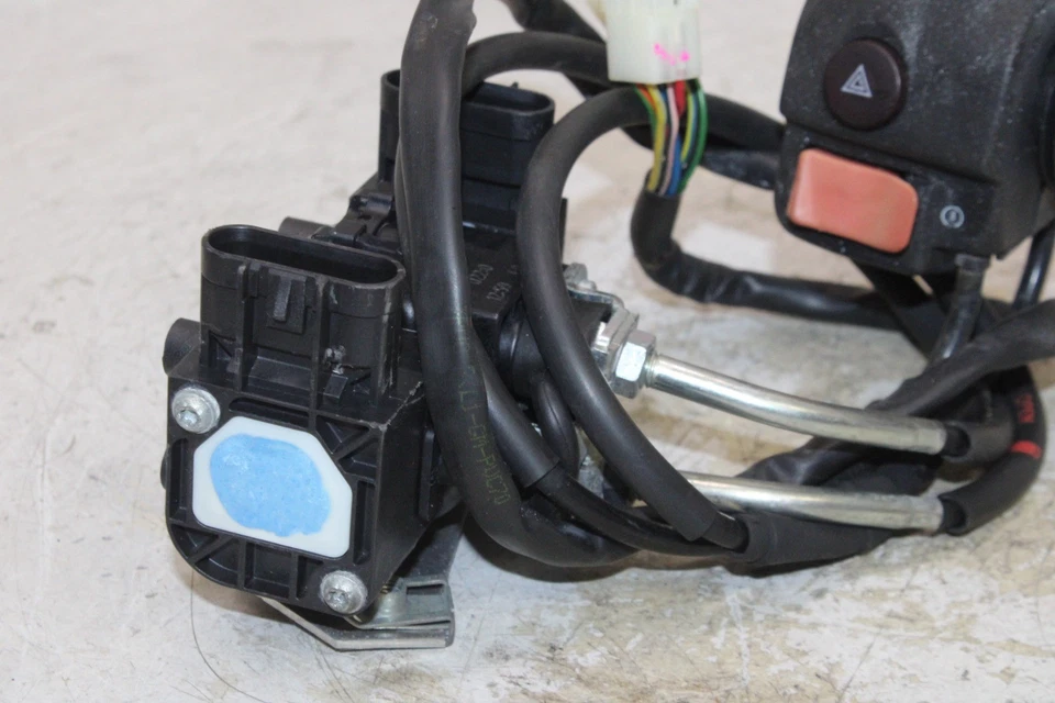 09-16 APRILIA DORSODURO 750 OEM RIGHT SWITCH W THROTTLE POSITION SENSOR - Image 3 of 4