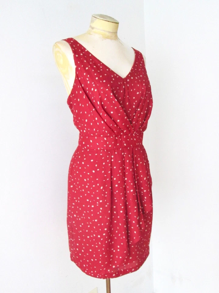 BCBGeneration Rojo Sedoso Poli Abstracto Lunares Sin Mangas Cambio Profundo V Vestido 10 Foto 3 de 4