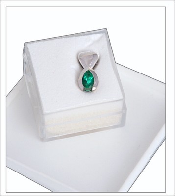 Vom Smaragd Spezialist: klares, intensives Grün - Schicker Anhänger
