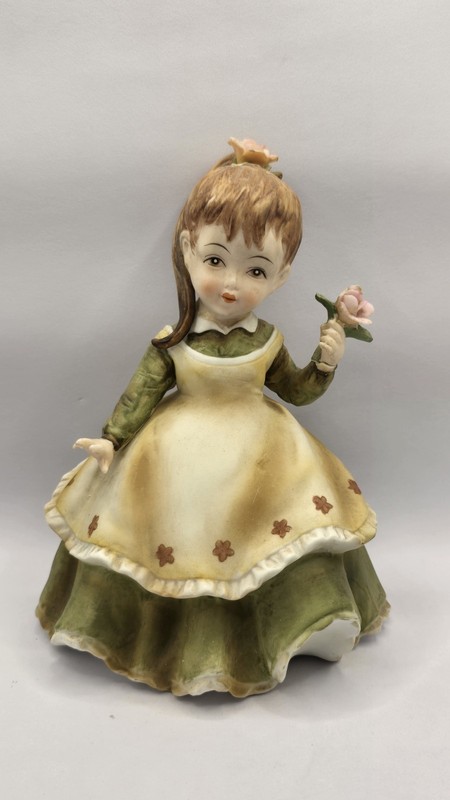 Vintage Lefton Girl WITH Roses Figurine KW340C Brown Ponytail Green Dress