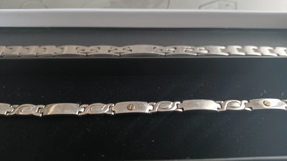 SET 2 BRACCIALI UOMO SECTOR (NUOVO MAI USATO) | IDEA REGALO - Immagine 2 di 4