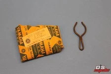 NOS YAMAHA R5 XS1 XS2 XS360 RD400 RD350 STARTER CLIP PART# 278-15687-00