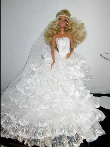 Vintage 1998 Barbie doll blonde hair blue eyes dressed in Brides dress