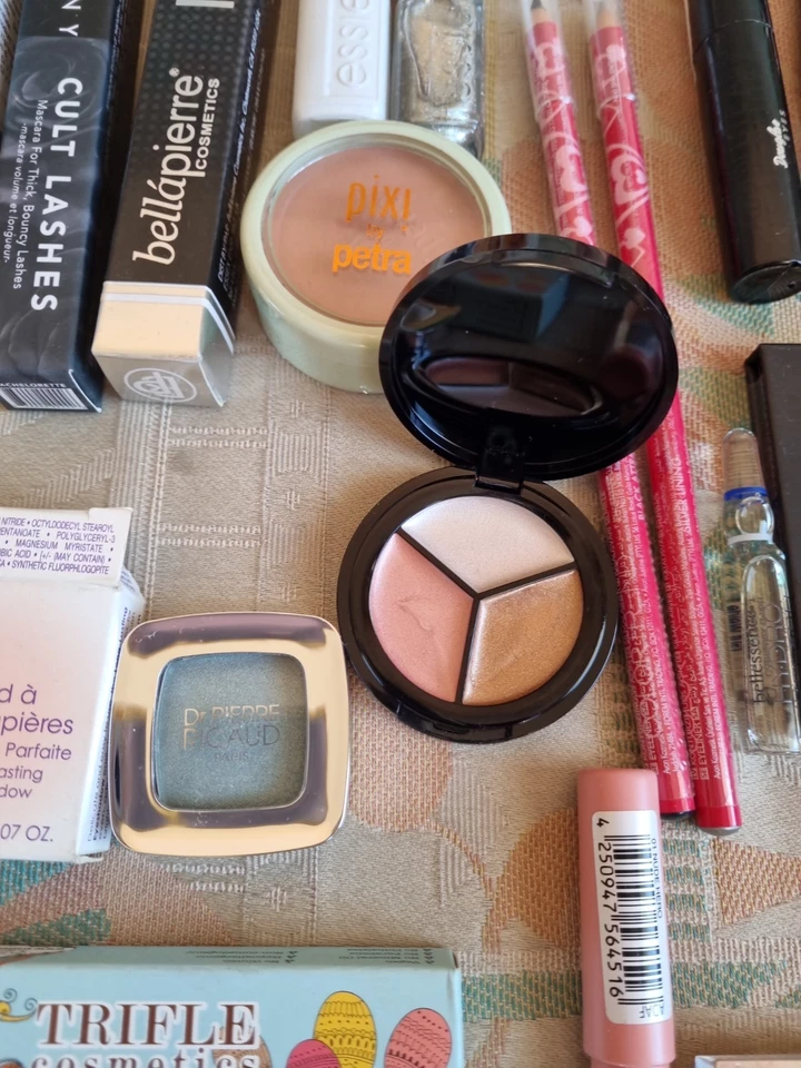 Beautypaket Beautybox Glossybox Douglas  etc. NEU - Bild 2 von 4