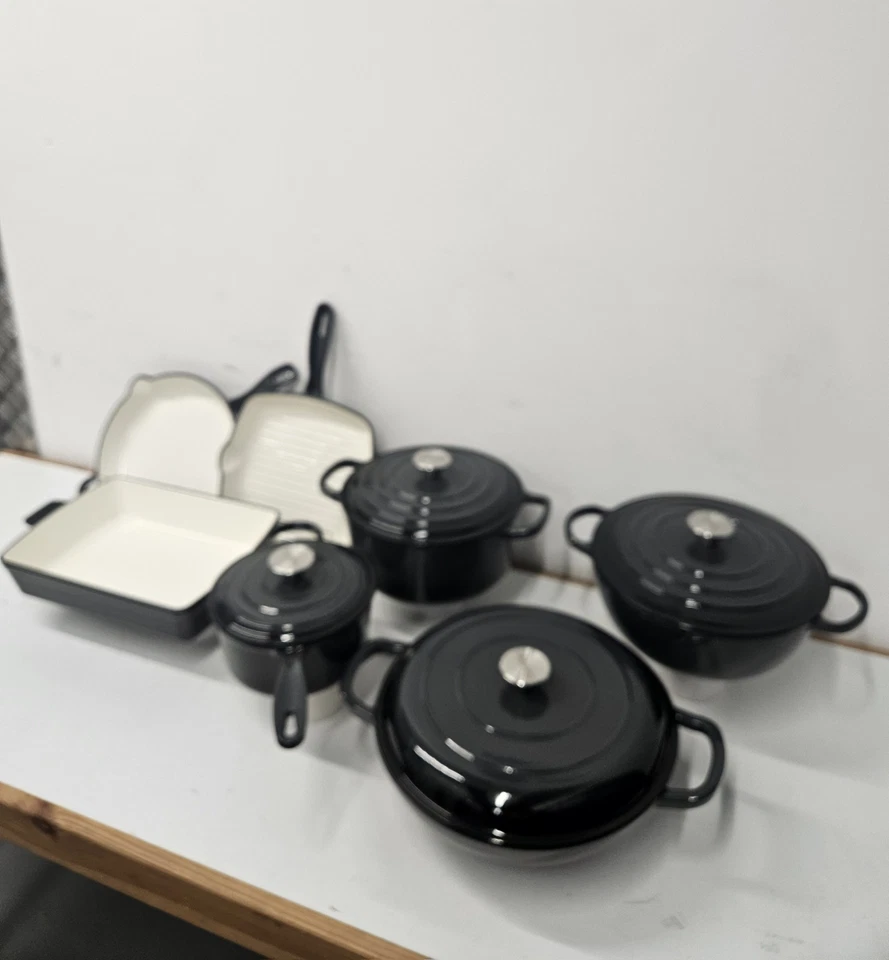 11-Piece Enamel Cast Iron Cookware Black Set. Grill & Bakeware, Oven & Induction - Image 4 of 4