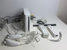 Nintendo Wii 2 Wiimotes 2 Nunchuks Sensor Bar Full Bundle