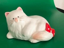 Vintage Ceramic Collectible White Cat Figurine With Polka Dot Bow JAPAN
