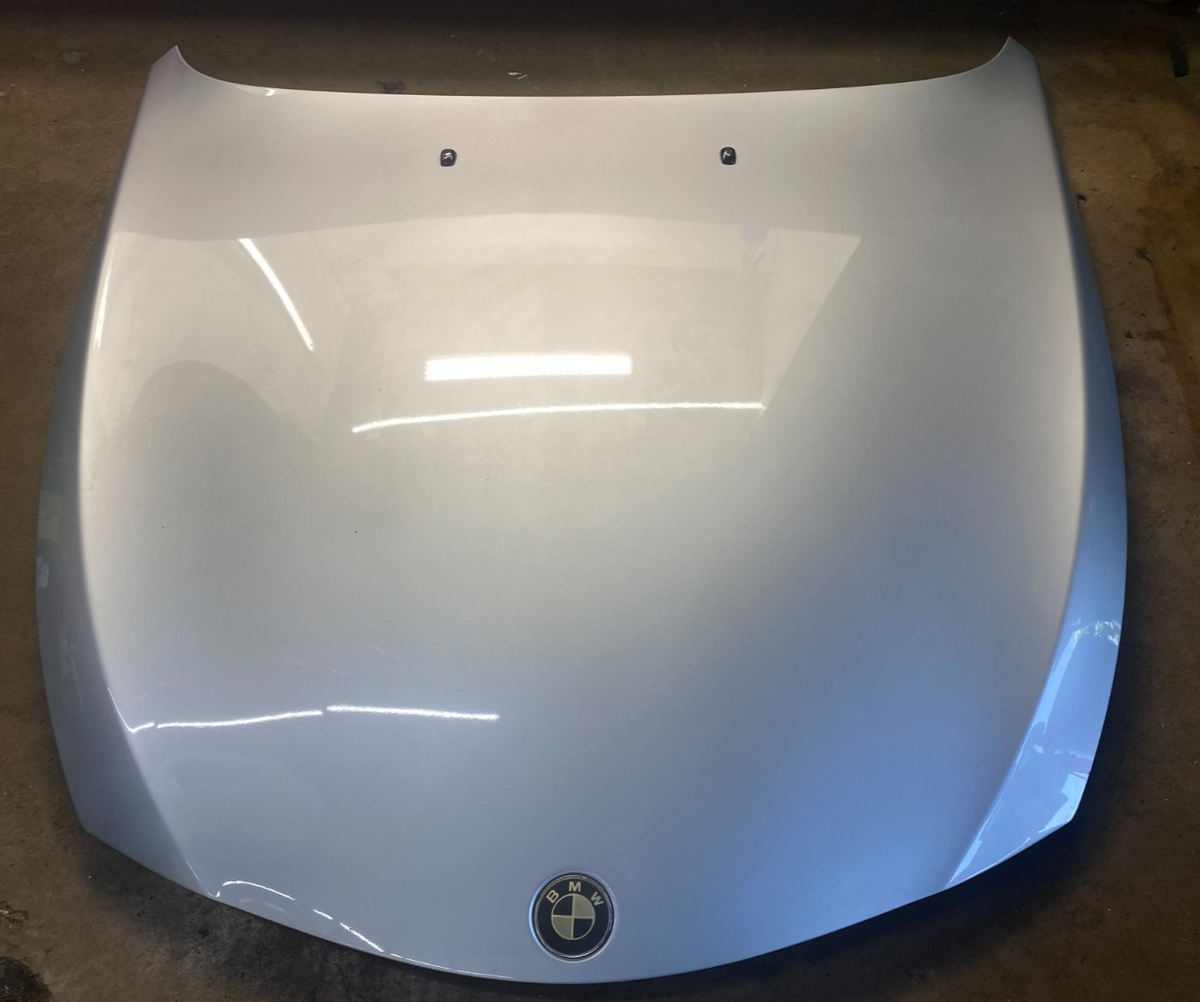 Joint Central De Capot Moteur BMW E63 E64 LCI - Référence 7008797, Occasion