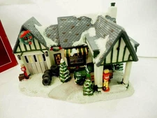 St. Nicholas Square Village Gas Station Resin Illuminated Drive In 2006 with Box
