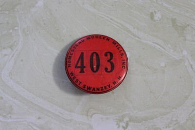 VINTAGE & ORIGINAL EMPLOYEE BADGE FROM HOMESTEAD WOOLEN MILLS INC. 403