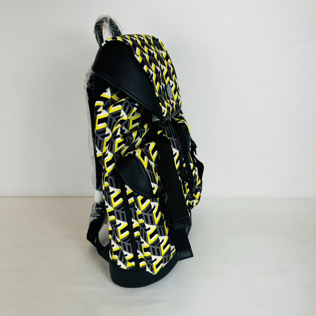 MCM ブラックナイロンバッグ $1190 MCM Brandenburg Yellow/Black Cubic Monogram Nylon