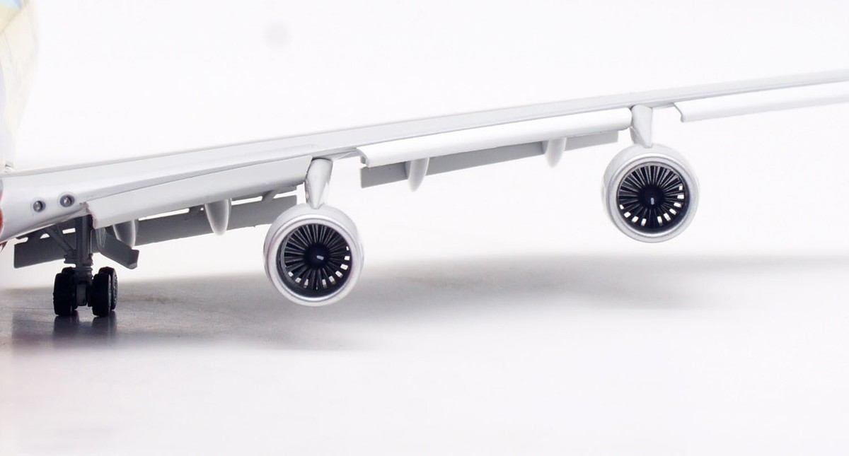 SQ Wings 1:200 Singapore Airlines Boeing B747-400 Diecast
