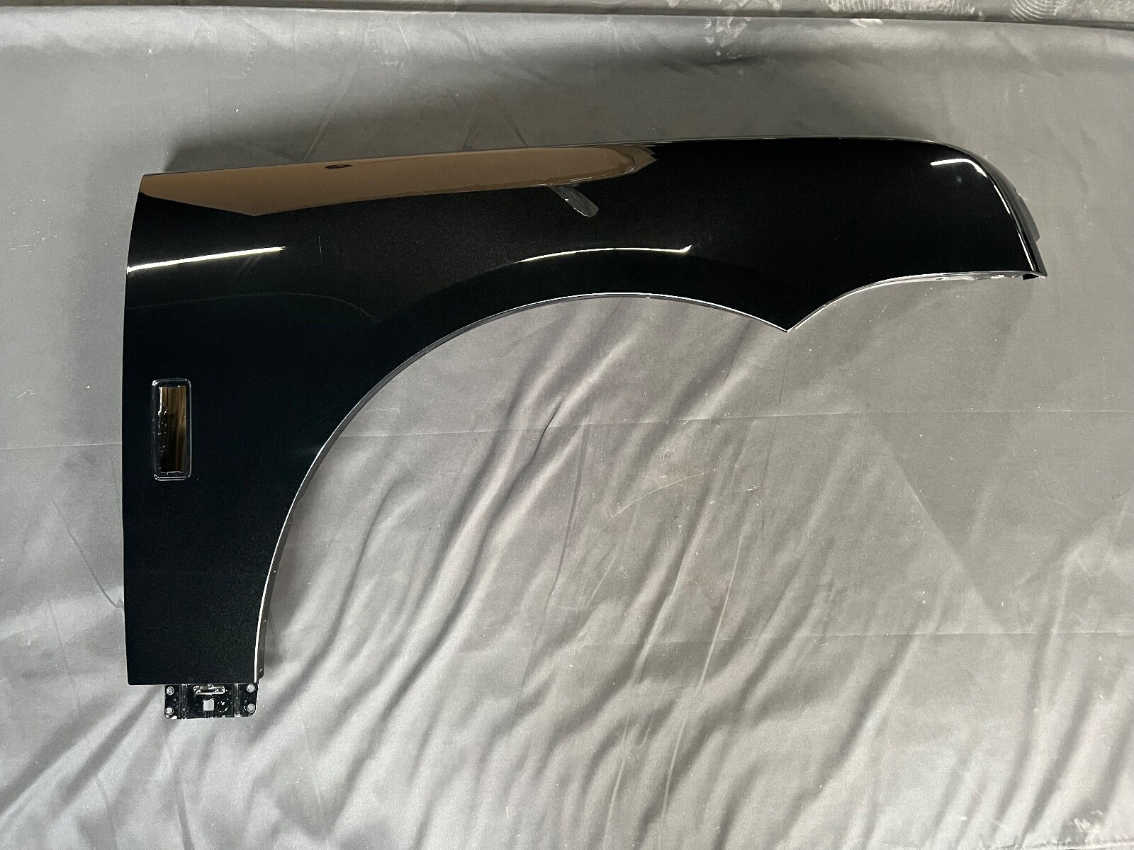 Rolls Royce Cullinan Passenger Front Fender Diamond black OEM 