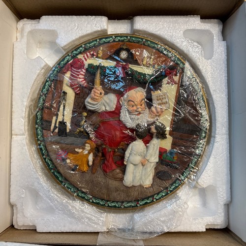 Set of 3 (First 3 Issues) Norman Rockwell Christmas Legacy 3D Plates Mint Boxed - Picture 6 of 8
