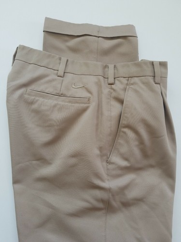 Nike Golf Fit Dry para hombre Pantalones de rendimiento frente plisado  color beige talla 33 X 28\