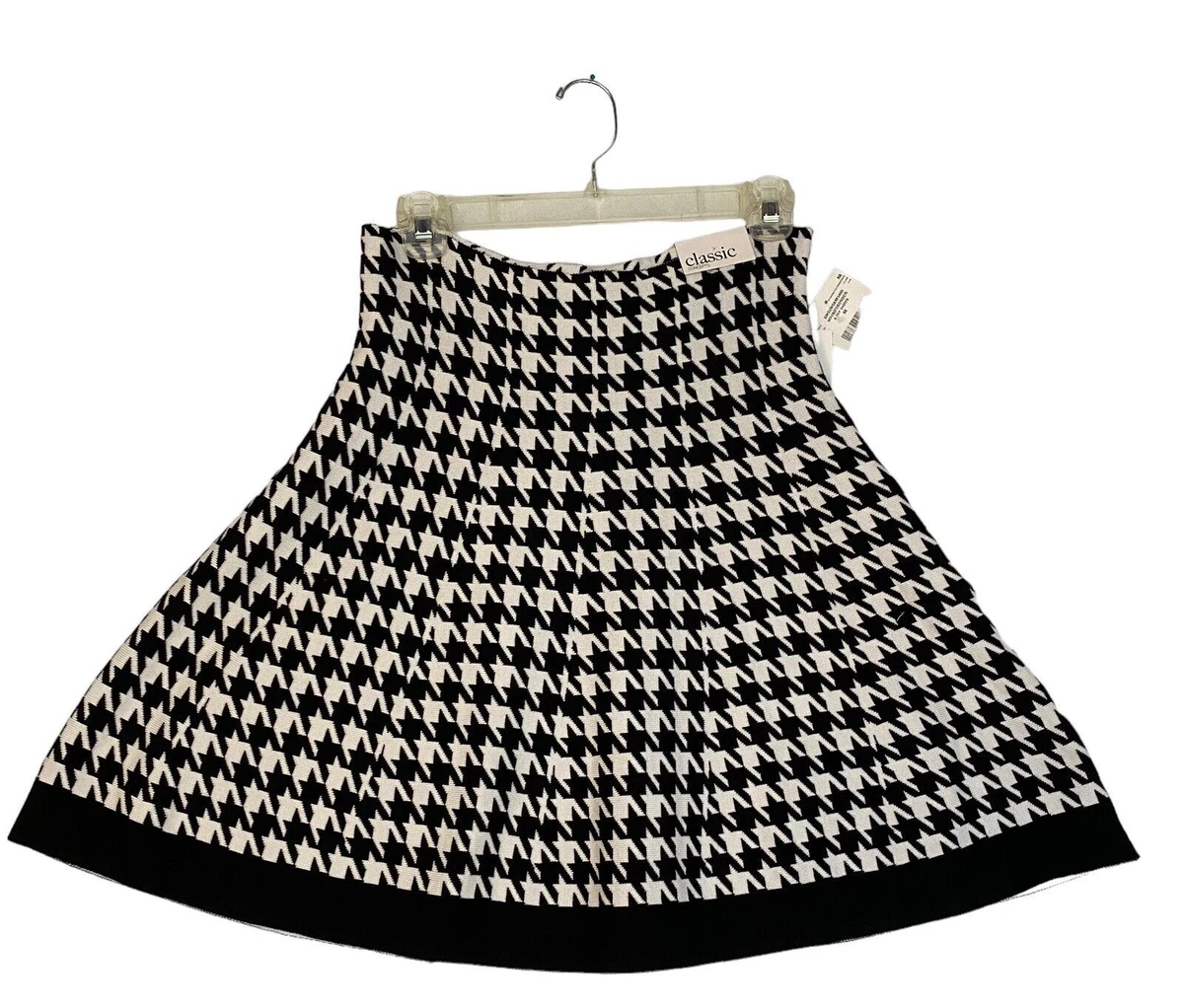 Black and clearance white flare skirt
