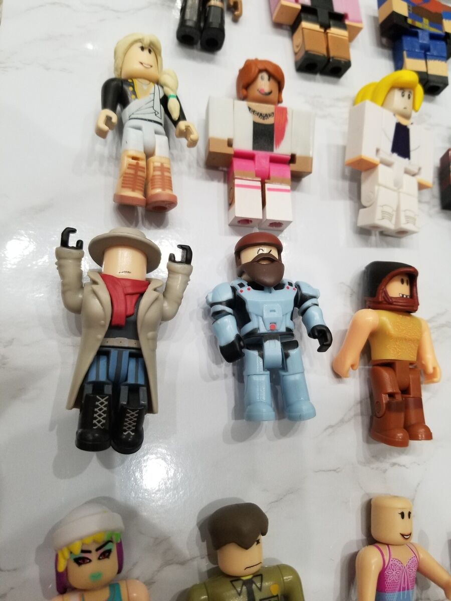 Roblox & Minecraft Action Figures Toys Lot of Figures + Accessories Blocks  ⭐️