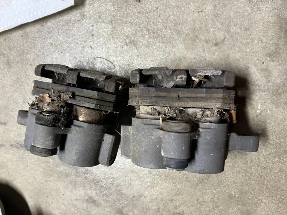 1984 84 Honda VF500 VF500F VF 500 F Interceptor Pair of Front Brake Calipers - Image 2 of 4