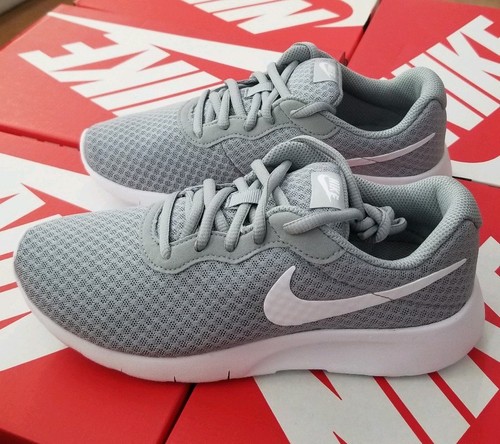 nike tanjun grey white