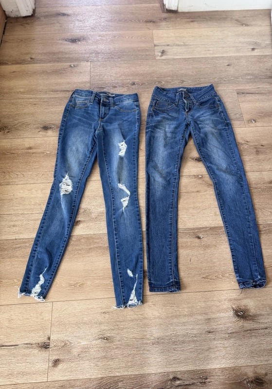 Between Us Womens High Rise Skinny Jeans Dark Blue Distressed Ripped size 0 