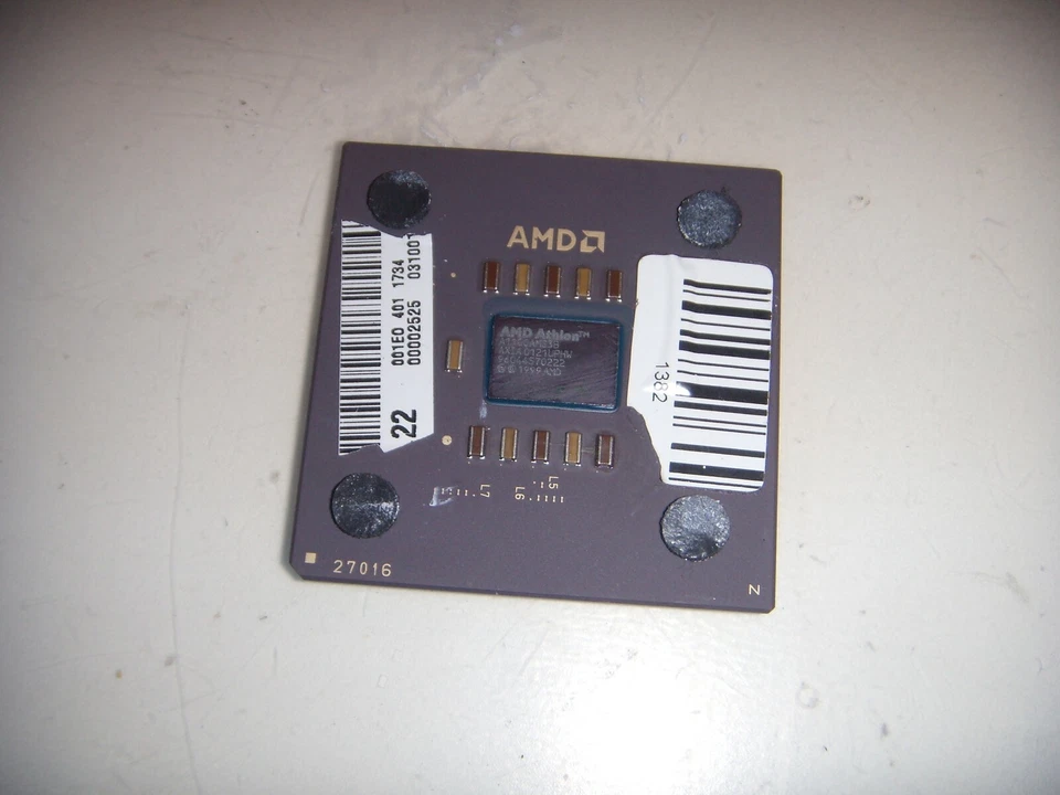 PROCESSORE AMD Athlon 1100 1100MHz/256KB/200MHz A1100AMS3B Base / a 462 CPU RARO - Immagine 3 di 3