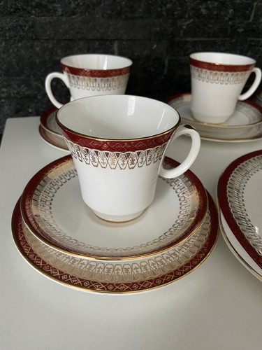 Majestic"" Royal Grafton Fine Bone China Set en platillo copa de oro borgoña - Imagen 3 de 3