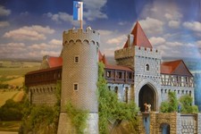 Spur H0 1/87 Burg Fachwerk Schloß Diorama Modell Haus Modelleisenbahn Gebäude