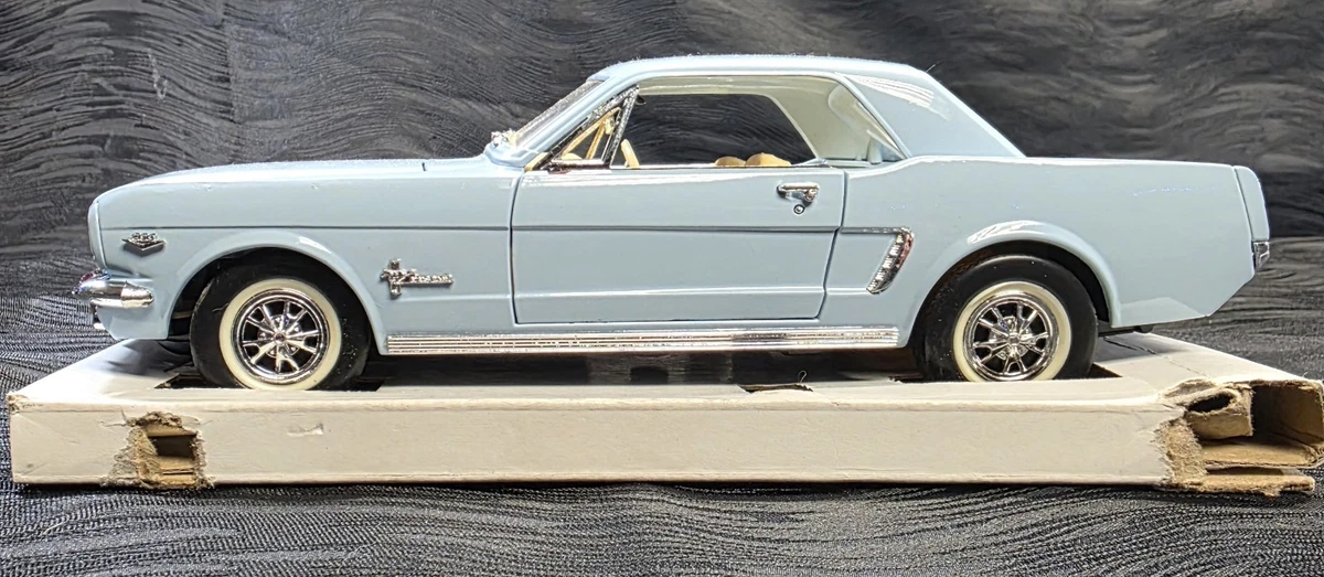 SOLIDO - MIRA : FORD Berline 1949 Panaméricaine verte et r