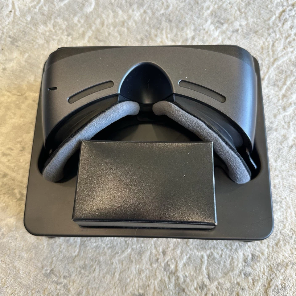 Samsung Gear VR w/ Controller Oculus Virtual Reality Headset SM-R324 - Open Box - Image 3 of 4