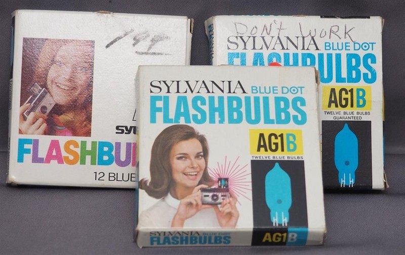 3 Dozen AG1B Flashbulbs – 36 Flashes – 2 photos