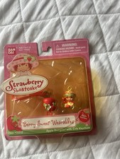 Bandai Strawberry Shortcake Apple Dumplin' Scented Plastic Keychain 2002