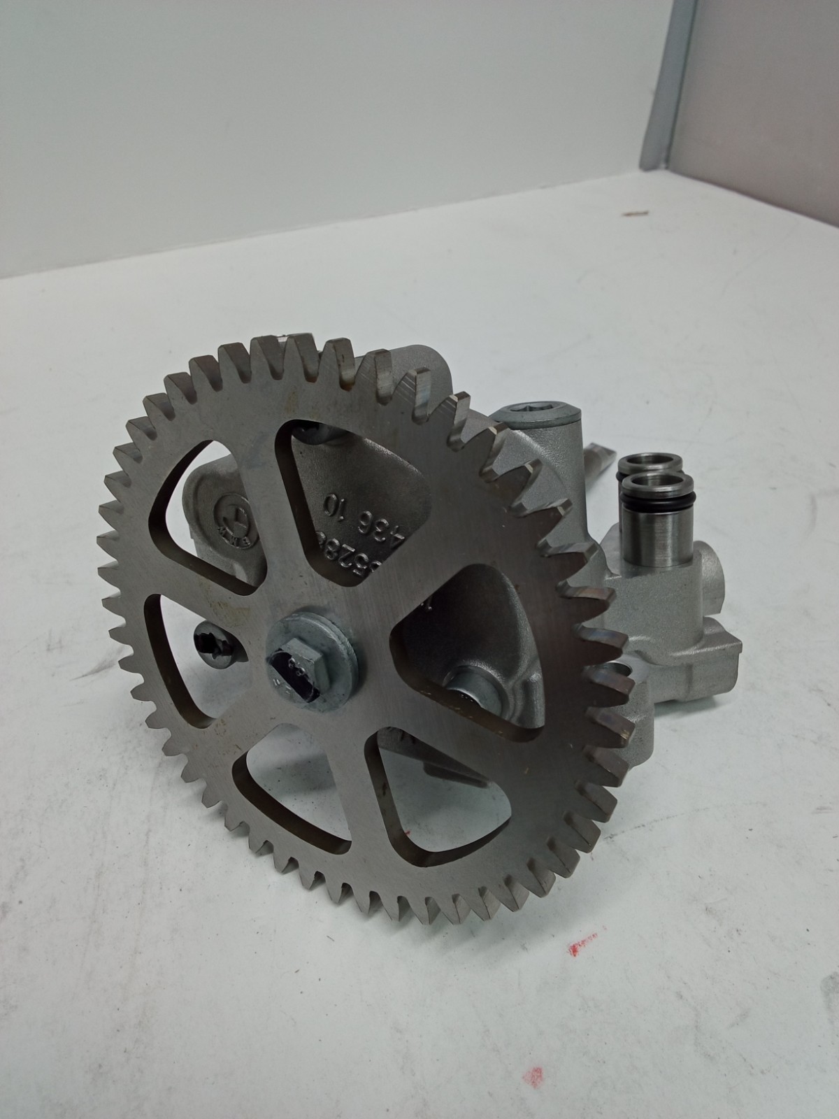 2014-2017 BMW i01 i3 Rex Range Extender Gas Engine Oil Pump 